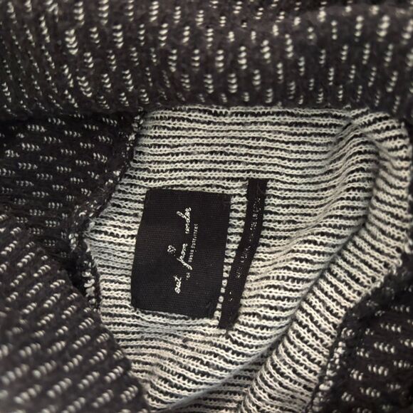 Urban Outfitters Out from Under Cropped Distressed Turtleneck Y2K Top - Picture 4 of 8